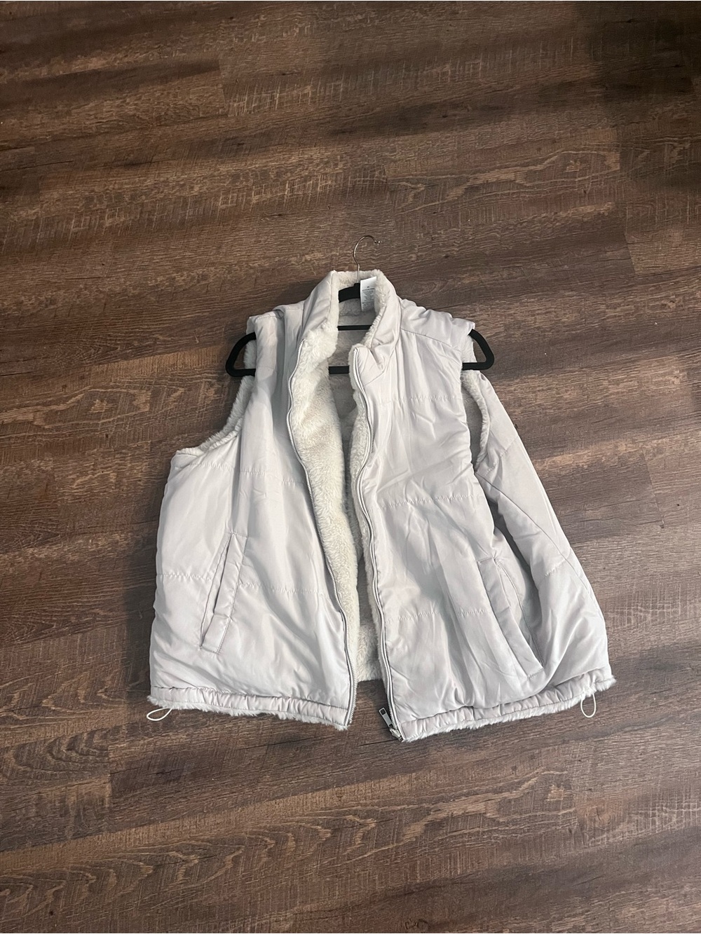 Women’s Light Gray Sherpa-Lined Puffer Vest